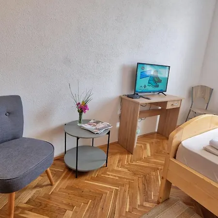 Prenocisca Miklavcic 3* Nova Vas (Bloke)