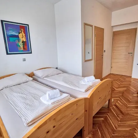 Prenocisca Miklavcic Vendégház Nova Vas