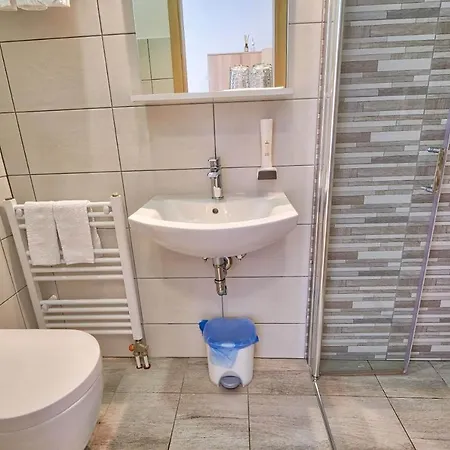 Prenocisca Miklavcic 3*