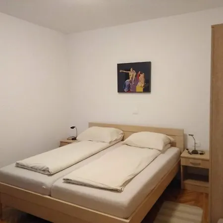 Prenocisca Miklavcic Nova Vas (Bloke)