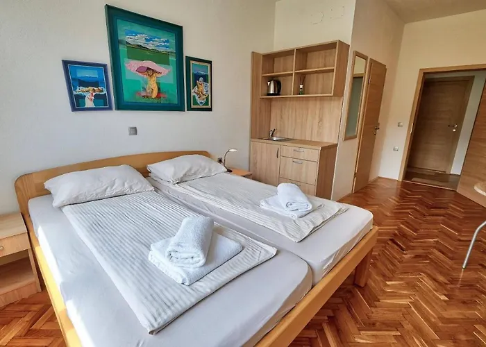 Prenocisca Miklavcic 3* Nova Vas (Bloke)