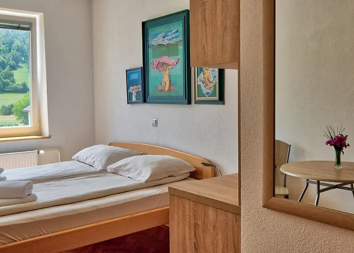 Prenocisca Miklavcic 3* Nova Vas (Bloke)