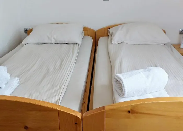 Prenocisca Miklavcic 3*